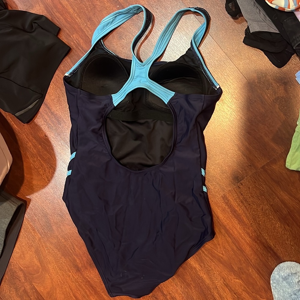 amazon size small Women's One Piece padded Swimsuit - Picture 2 of 2